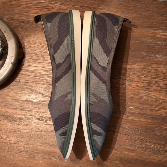 Louise et Cie Celete Pointed Toe Knit Camo Flats - Picture 5 of 11